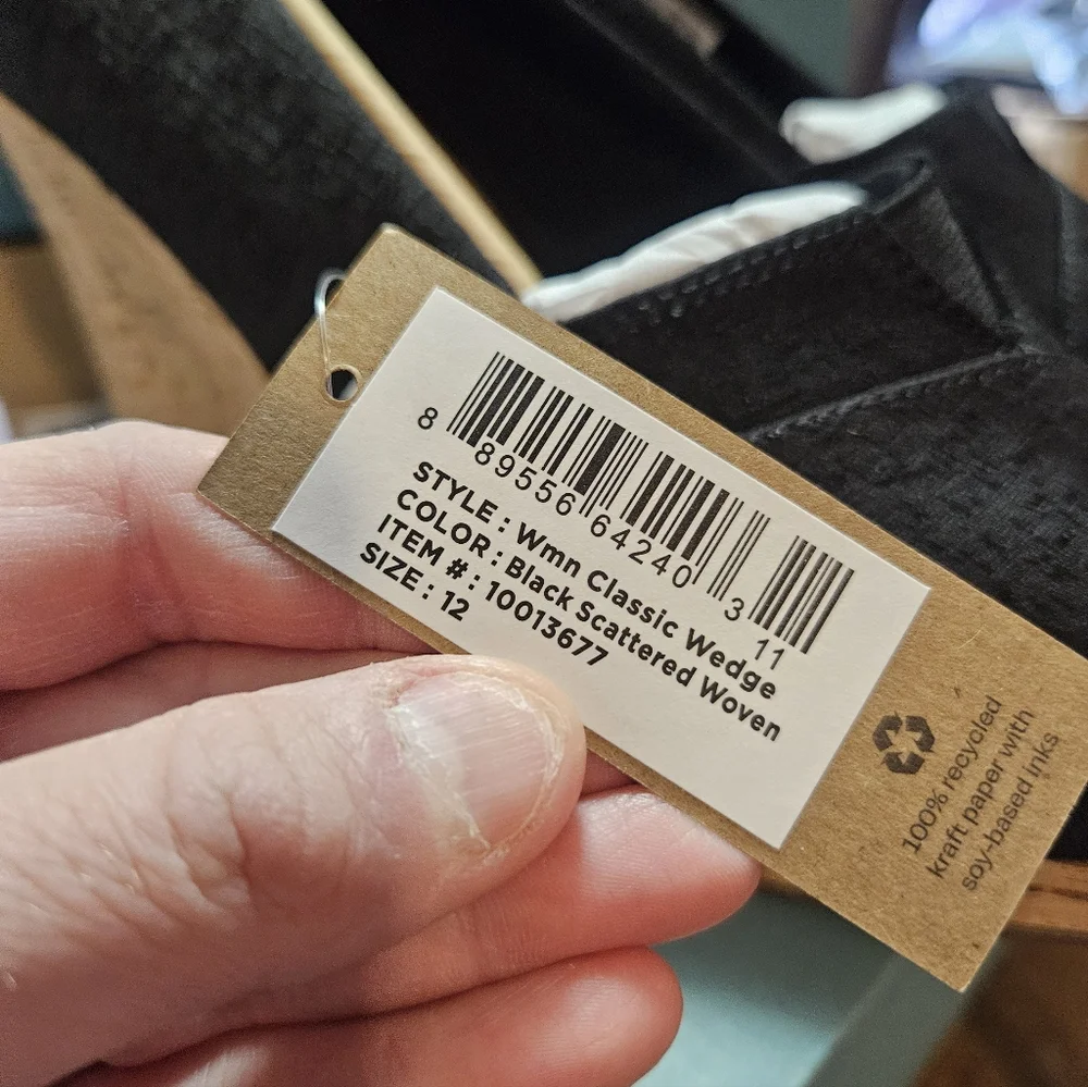 TOMS CLASSIC WEDGE BLACK: NEW IN BOX: SIZE 12